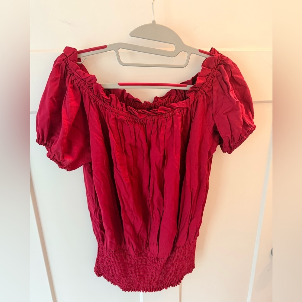 Kate Kasin NWT Red Off Shoulder Smocked Peasant Blouse Medium